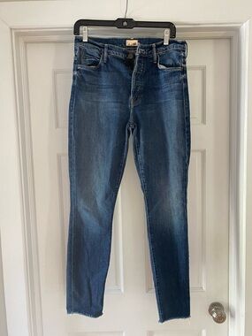 MOTHER Slim women’s Jeans in Dark Blue Wash.  Sz. 29